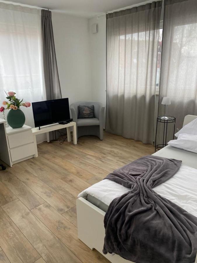Neckartenzlingen Ferienwohnungen Lamisto Am Waldesrand מראה חיצוני תמונה